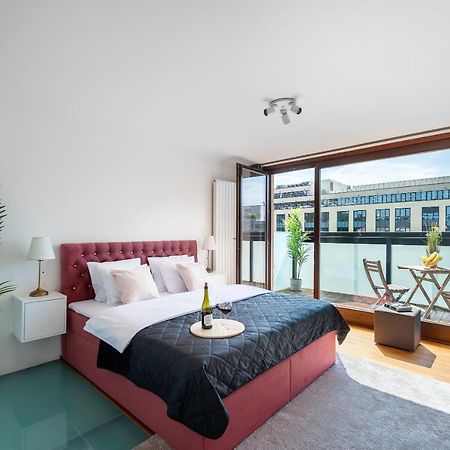 Apartment With Balcony And Parking Near The Prague Museum エクステリア 写真
