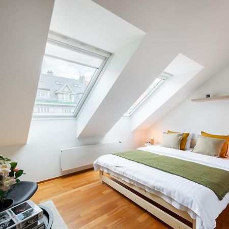 Apartment With Balcony And Parking Near The Prague Museum エクステリア 写真