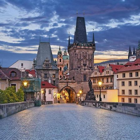 Apartment With Balcony And Parking Near The Prague Museum エクステリア 写真