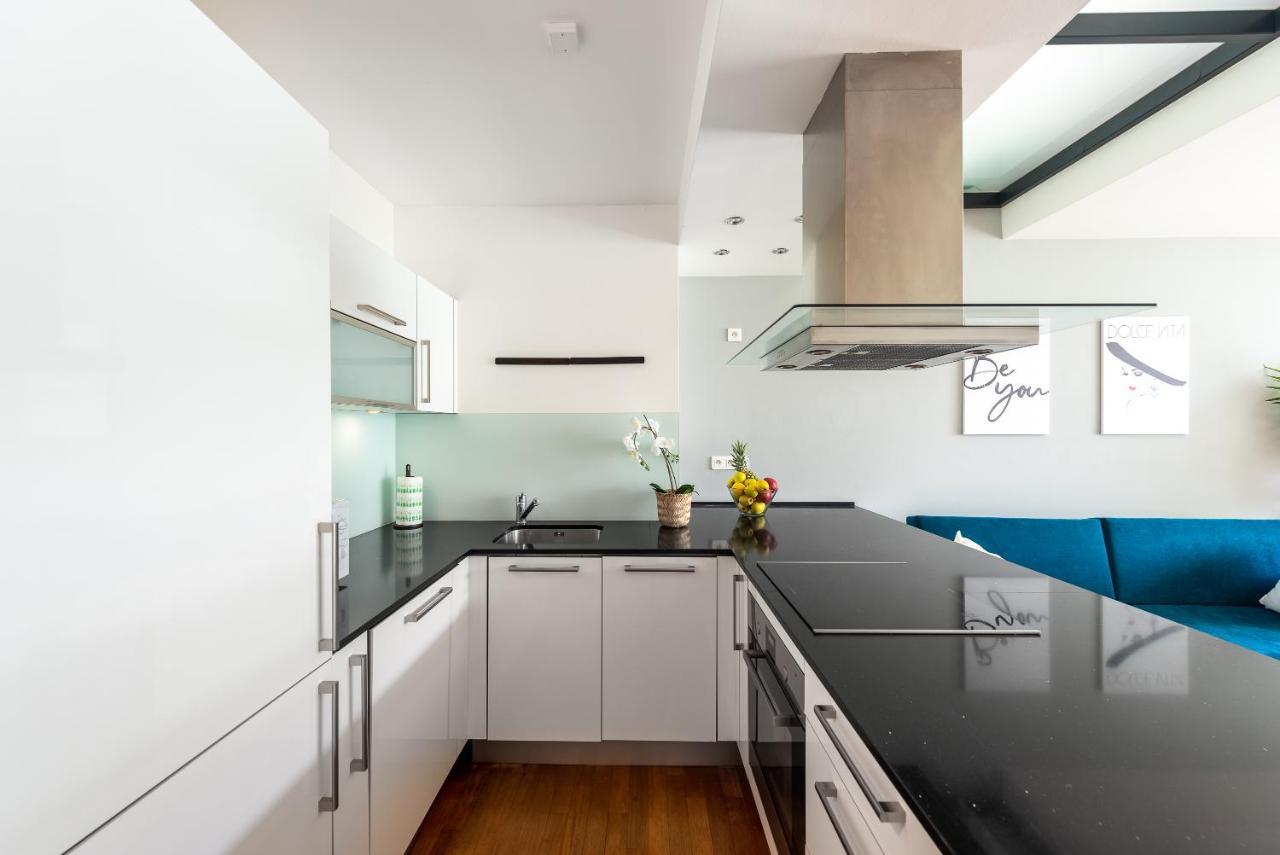 Apartment With Balcony And Parking Near The Prague Museum エクステリア 写真