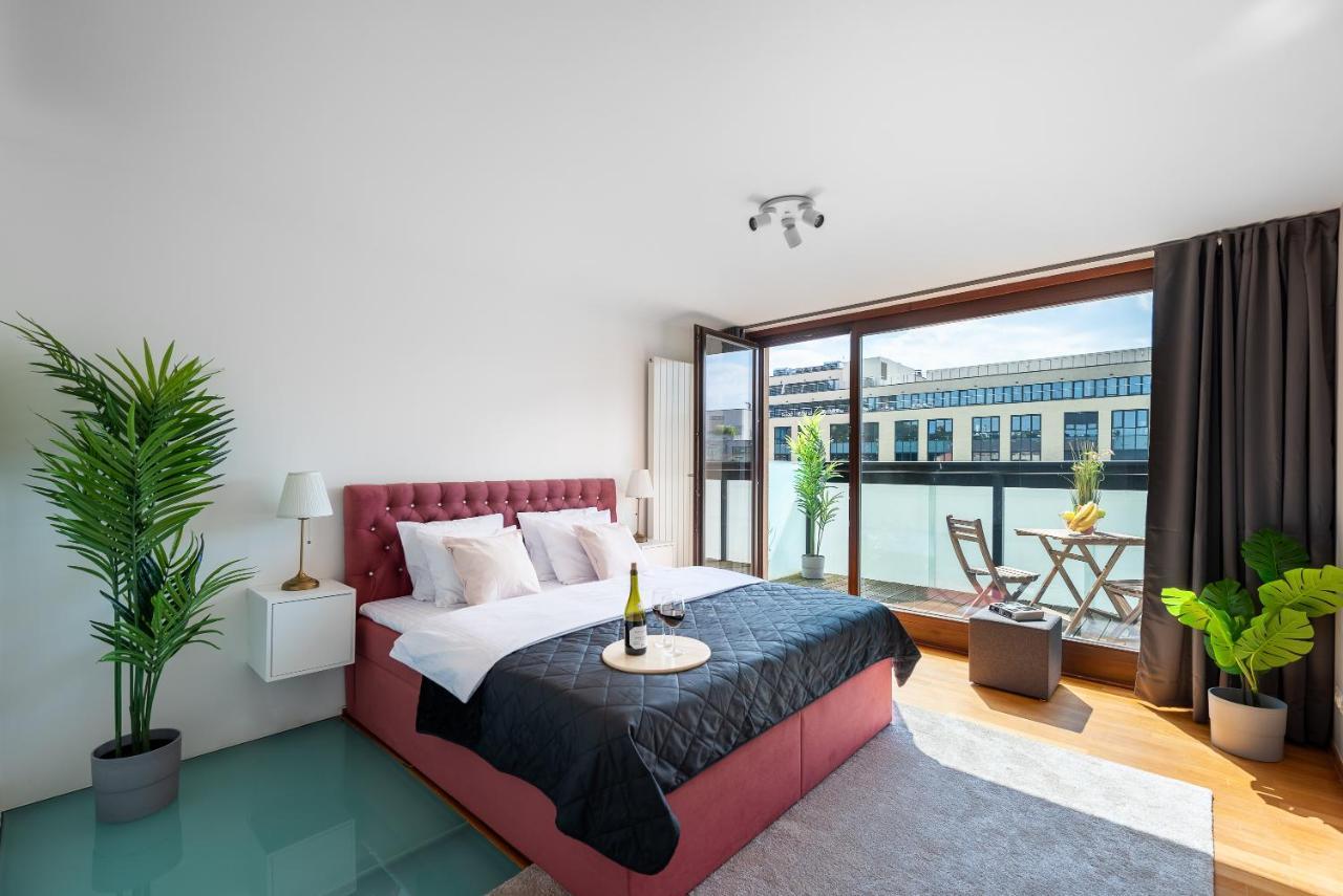 Apartment With Balcony And Parking Near The Prague Museum エクステリア 写真