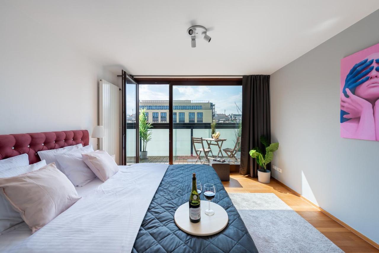 Apartment With Balcony And Parking Near The Prague Museum エクステリア 写真