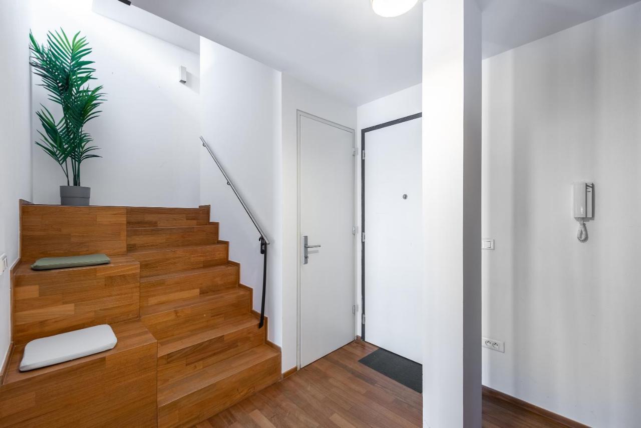 Apartment With Balcony And Parking Near The Prague Museum エクステリア 写真