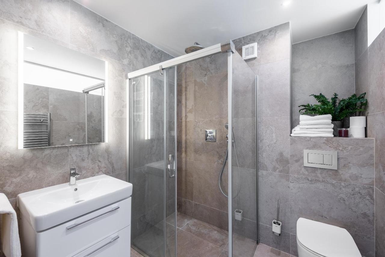 Apartment With Balcony And Parking Near The Prague Museum エクステリア 写真