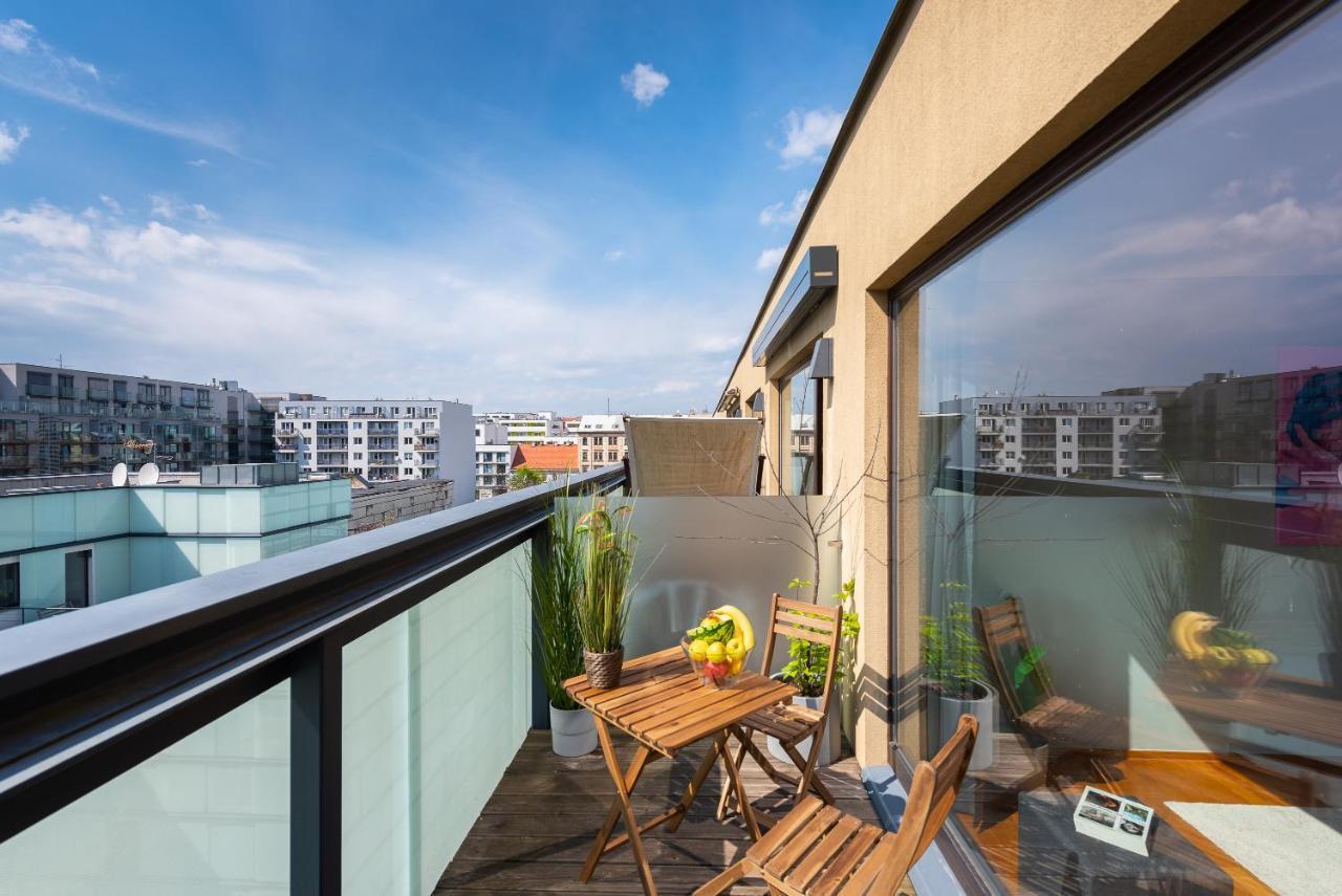 Apartment With Balcony And Parking Near The Prague Museum エクステリア 写真