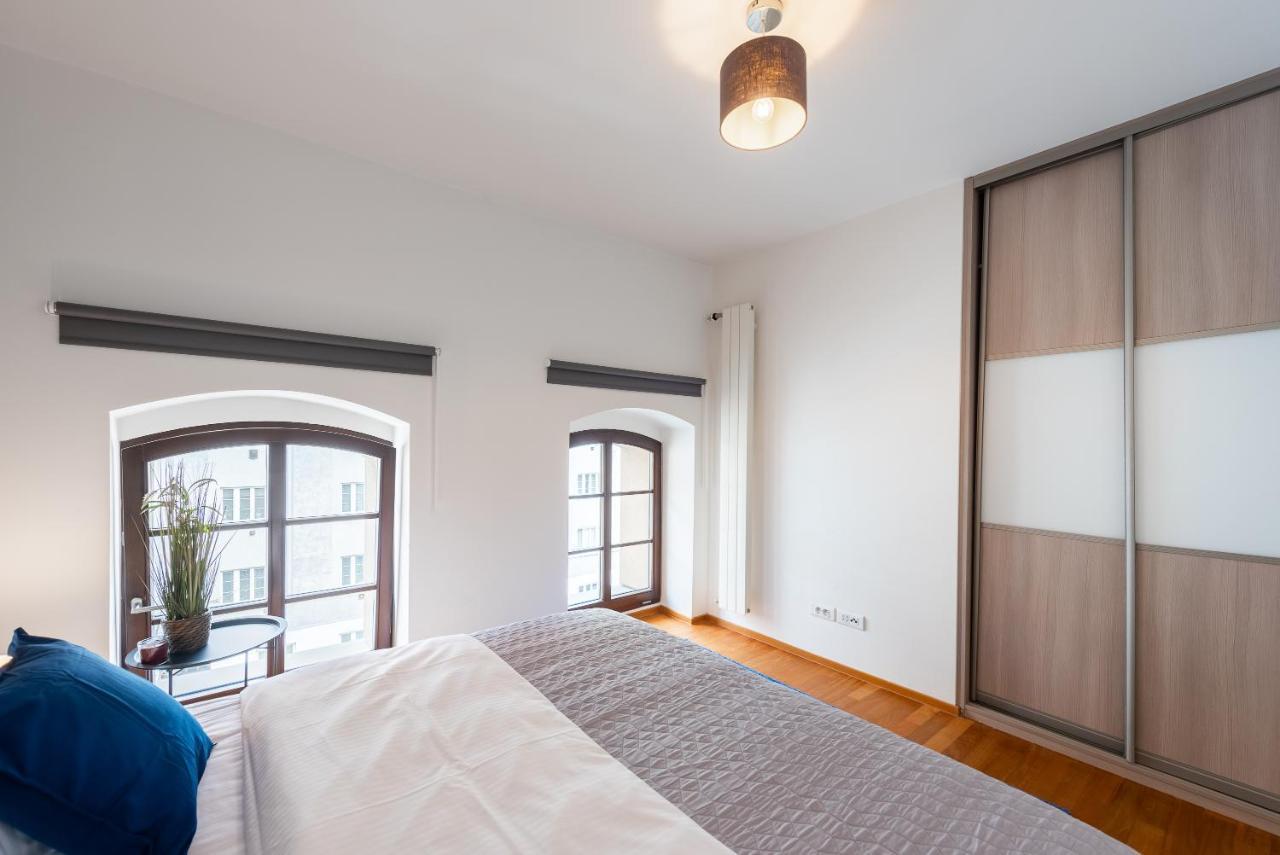 Apartment With Balcony And Parking Near The Prague Museum エクステリア 写真