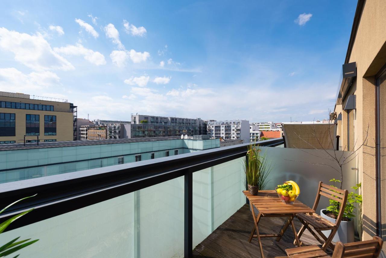 Apartment With Balcony And Parking Near The Prague Museum エクステリア 写真