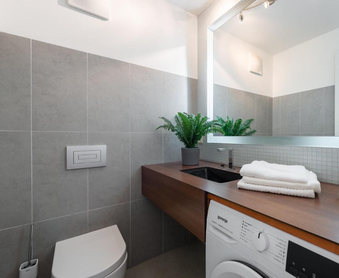 Apartment With Balcony And Parking Near The Prague Museum エクステリア 写真